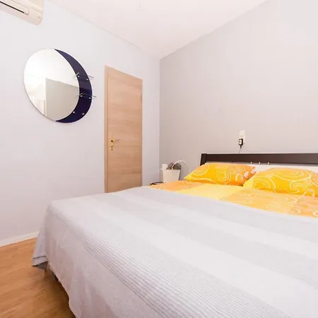 Stil - One Bedroom With Balcony And Sea View 104 Luxsor Apartman Trogir