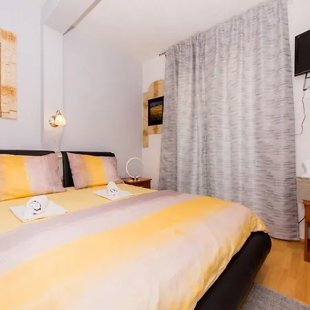 Stil - One Bedroom With Balcony And Sea View 104 Luxsor Apartment